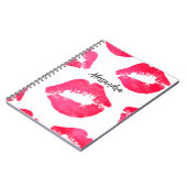 Roze rode lipstick Kisses op wit Notitieboek (Linkerzijde)