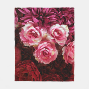 Roze, rode rozen: stof achtergrond. fleece deken
