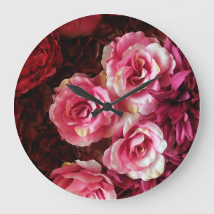 Roze, rode rozen: stof achtergrond. grote klok