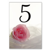 Roze Roos op Witte Trouwtafel Nummers Kaart (Achterkant)