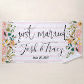 Roze Roos Persoonlijke Net Getrouwd Bloemen Strandlaken (Voorkant)