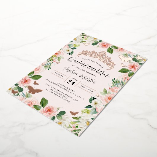 Roze Rose Goud Bloemen Tiara Vlinder Quinceanera Folie Uitnodiging (Gedraaid)