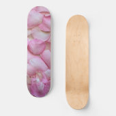 Roze Rose Petals Skateboard (Voorkant)