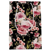Roze Rose Profusion - zwarte achtergrond Medium Cadeauzakje (Voorkant)