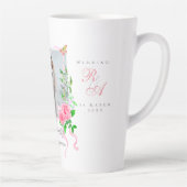 Roze Rose Ribbon Monogram Fotobruiloft Latte Mok (Rechts)