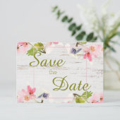 Roze roze flessen op wit hout save the date (Staand voorkant)