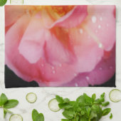 Roze roze met dauwdruppels zwarte achtergrond theedoek (Gevouwen)