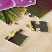 Roze roze met regendruppels en groene bladeren legpuzzel (Zijkant)