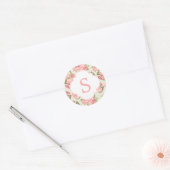 Roze Rozen Aangepast monogram Ronde Sticker (Envelop)