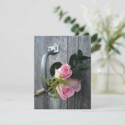 Roze rozen en uitnodiging voor een huwelijk met Ba (Staand voorkant)