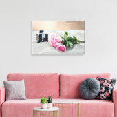 roze rozen in zand met retrocamera canvas afdruk (Insitu (Woonkamer))