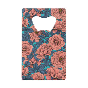 Roze rozen met blauwe bladeren op blauw kredietkaart flessenopener