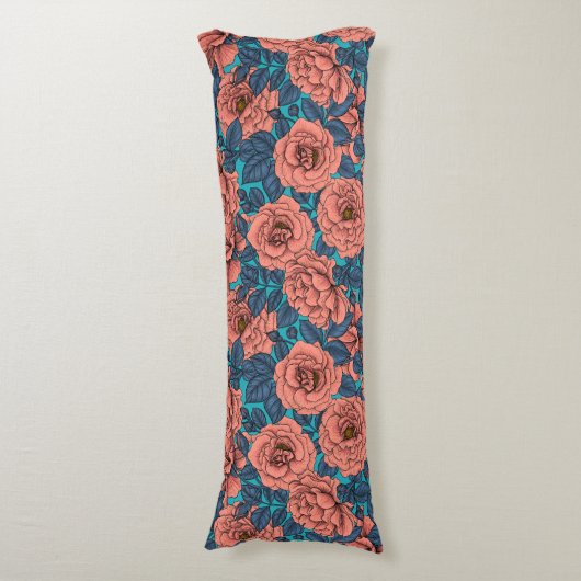 Roze rozen met blauwe bladeren op blauw lichaamskussen (Voorkant Verticaal)