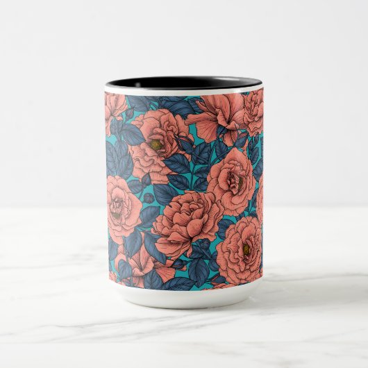 Roze rozen met blauwe bladeren op blauw mok (Midden)