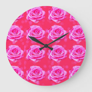 Roze rozen op roze hok, grote wandklok. klok