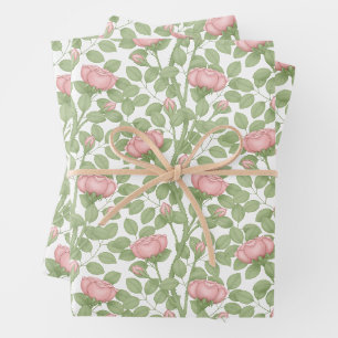 Roze rozen op wit inpakpapier vel