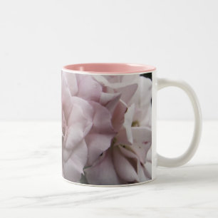 Roze rozen tweekleurige koffiemok