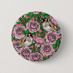 Roze rozenbloemen en goudvink vogels ronde button 5,7 cm
