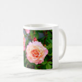 Roze rozenbloemen in een briefkaart van een tuin koffiemok (Voorkant rechts)