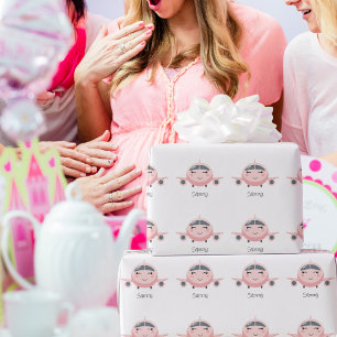 Roze ruitjespapier met leuk vliegtuig meisjesnaam cadeaupapier
