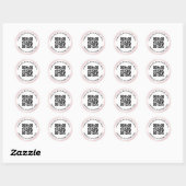 Roze satin gradiëntgrens QR-code en tekst Ronde Sticker (Vel)