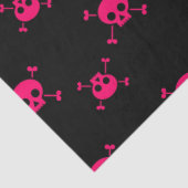 Roze schedel en kruisbeenderen op zwart tissuepapier (Detail)