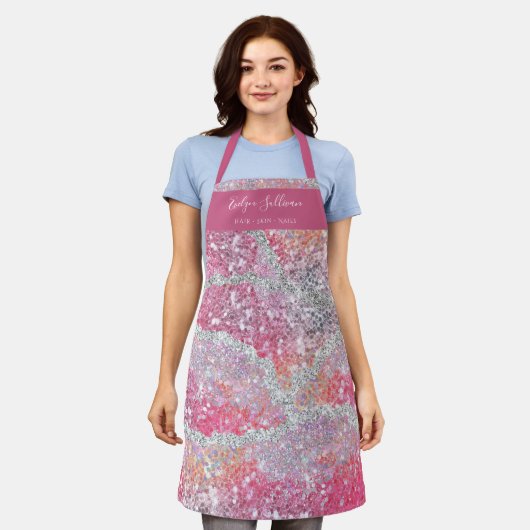 Roze schoonheidsspecialist schort (Gedragen)