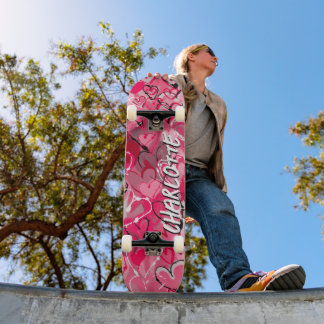 Roze Serenity: Speelse Graffiti Love Hearts Skateboard