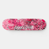 Roze Serenity: Speelse Graffiti Love Hearts Skateboard (Horizontaal)