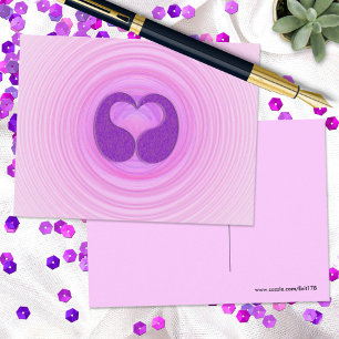 Roze spiralen paarse hart voor lege achterkant briefkaart
