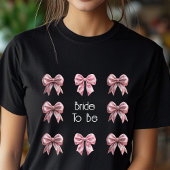 Roze Strik Bruid Wordt Flirterig T-Shirt