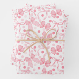 Roze strikken en donkerroze stippen inpakpapier vel
