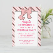 Roze Stripes Ribbon en Bow Birthday Invitation Kaart (Staand voorkant)