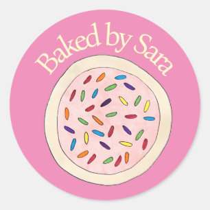 Roze suikerkoekjes met printjes van homemade ronde sticker