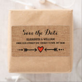 Roze Sweethearts & Arrows Burlap Save the Date Etiket (Insitu)