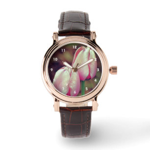 Roze tulpbloemen met regendruppels horloge