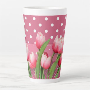 roze tulpen en roze en witte poka-punten latte mok