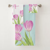 roze Tulps Spring Elegant Floral Monogram Bad Handdoek (Insitu)