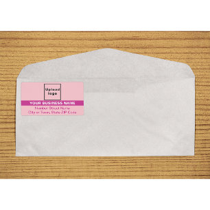 Roze verzendlabel met gemarkeerde merknaam