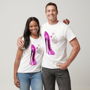 Roze vliegende roze en stiletto hartkunst t-shirt
