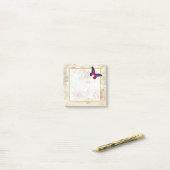 Roze vlinder en Rozen Shabby Post-it® Notes (Op bureau)