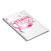 Roze vlinder gelooft dat borstkankerbewustzijn bes notitieboek (Rechterzijde)