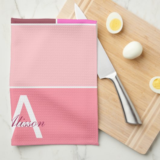 roze Vrouwelijk modern Monogram Theedoek (Quarter Fold)