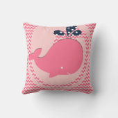 Roze walvis op roze Chevron Stripe Sierkussen (Achterkant)