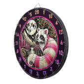 Roze wasbeer straalt elegantie en speelsheid uit dartbord (Voorkant Rechts)
