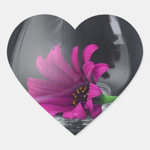 Roze wasgoed in een wijnglas hart sticker