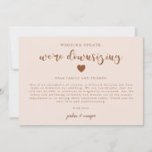 Roze We downsizing Wedding Update Aankondiging (Voorkant)