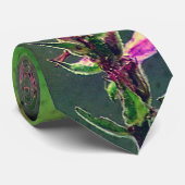 Roze wilde bloem op levend groen Stropdas (Opgerold)