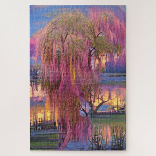 Roze wilde boom op zonsondergang door de vijver legpuzzel