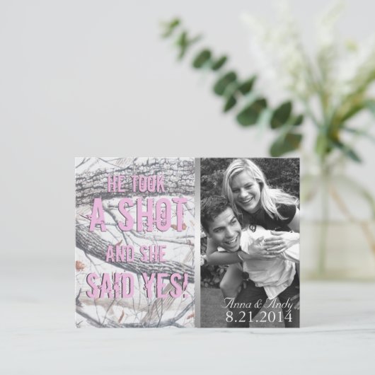 Roze Winter Camo Bewaar de datum bruiloft Briefkaa Briefkaart (Staand voorkant)